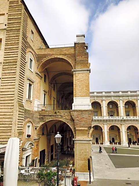 Hotel Pellegrino E Pace