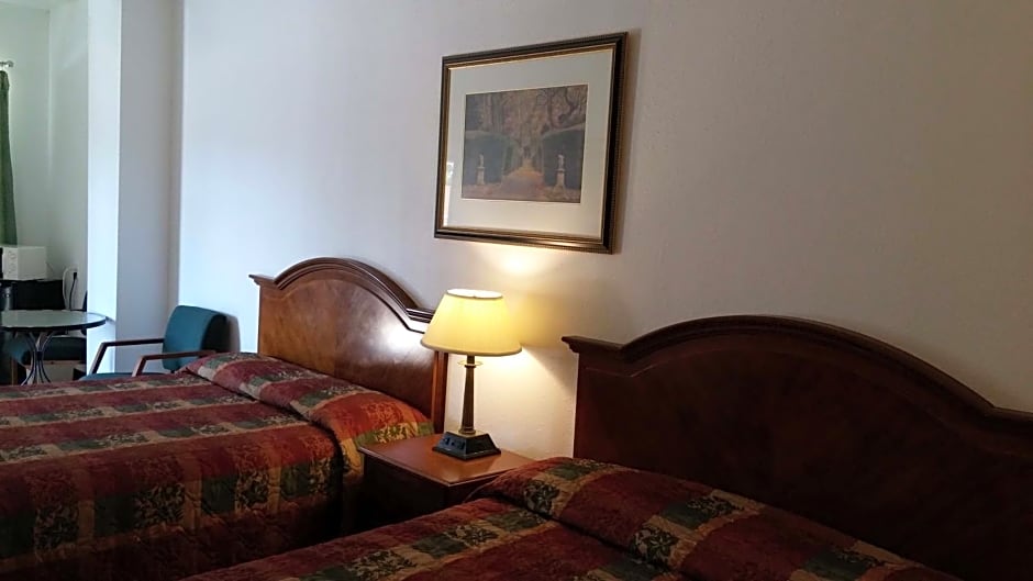 Country Regency Inn & Suites