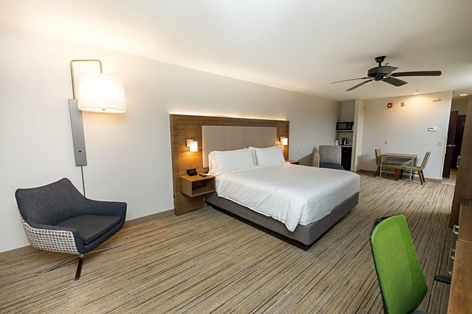 Holiday Inn Express Hotel & Suites Clinton By IHG