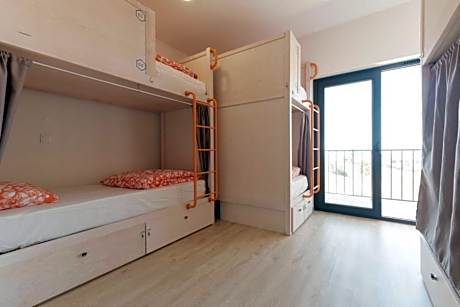 Bed in 10-Bed Dormitory Room with Ensuite Bathroom