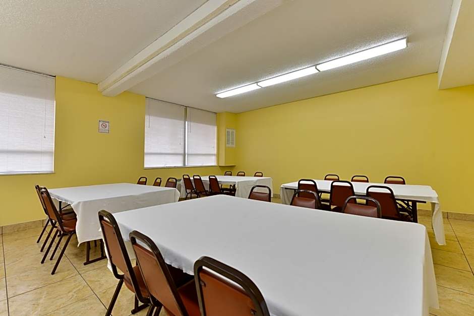 Travelodge by Wyndham Cleveland Airport