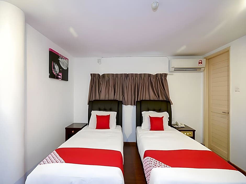 Super OYO 976 Dragon Inn