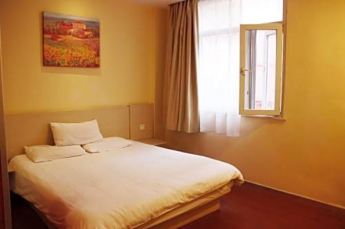 Hanting Hotel Qingdao Yan'an 3rd Road Zhiquan Road Metro Station