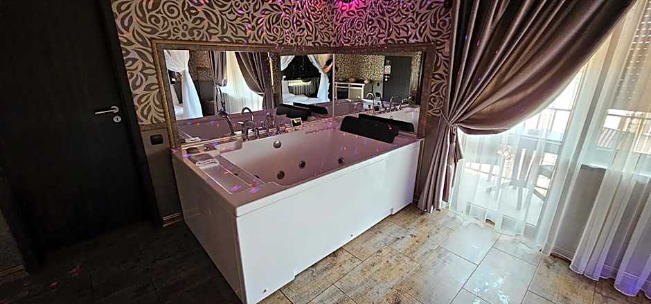 Hotel Boutique Mikaela (Adult Only)