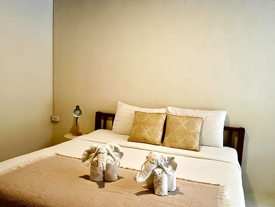 The Noi Guesthouse and Restaurant