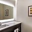 La Quinta Inn & Suites by Wyndham Kansas City Beacon Hill