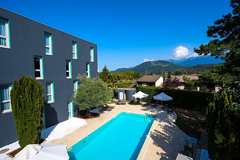 PoMo Hotel & Restaurant