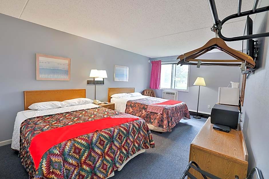 OYO Hotel Pipestone MN, Canterbury Park