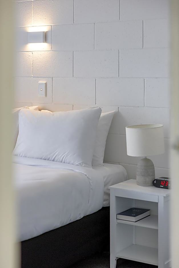 Roselands Motel