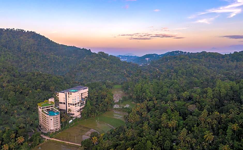 The Golden Crown Hotel