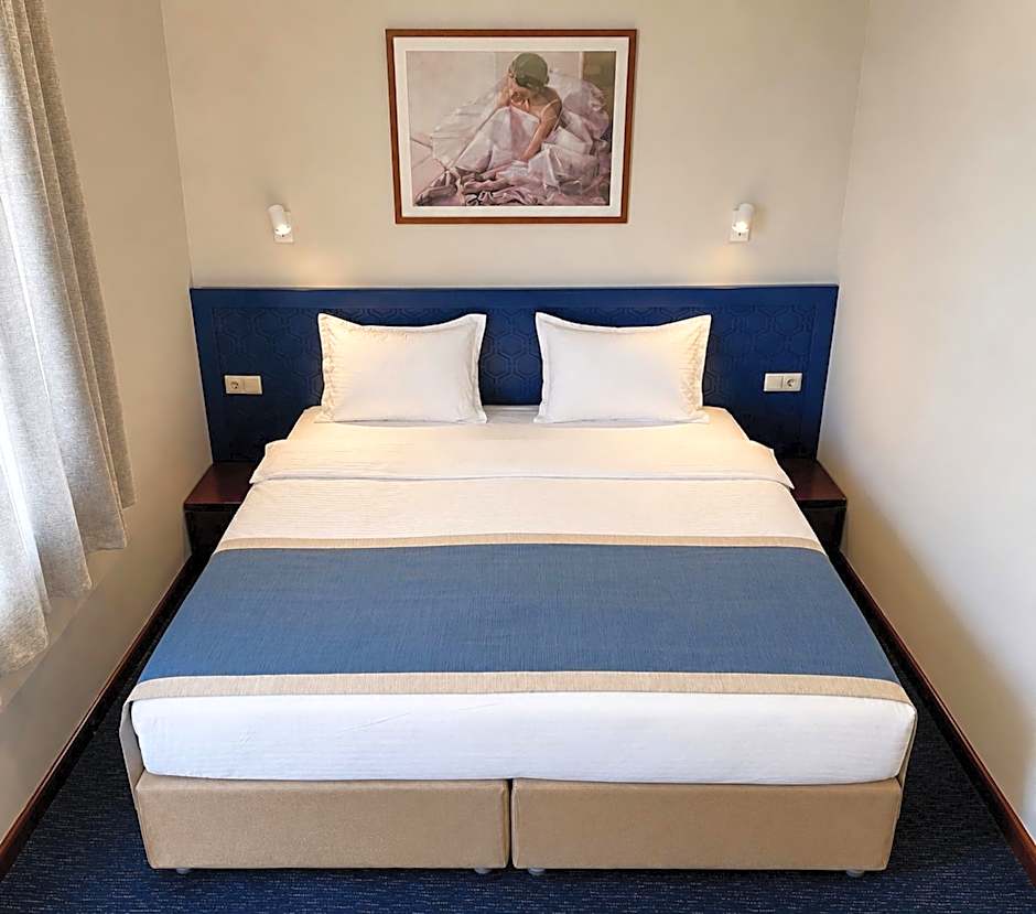 Cruise Hotel