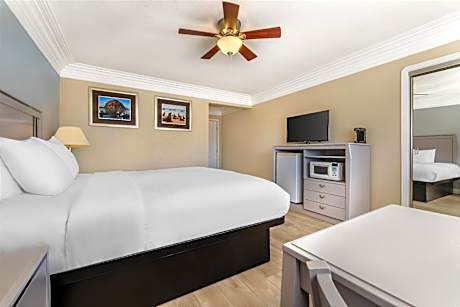 1 King Bed, Nonsmoking, Ocean View