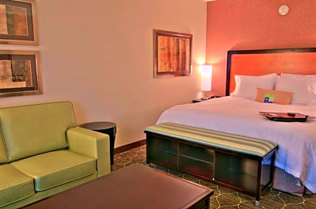 1 King Bed Study With Sofabed Nonsmoking