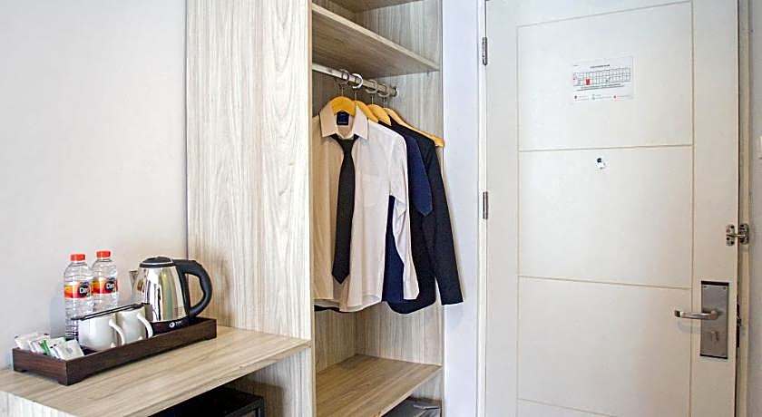 Front One Akshaya Hotel Karawang