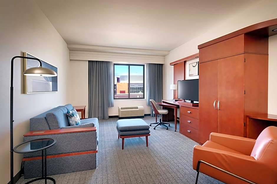 Courtyard by Marriott Lincoln Downtown/Haymarket