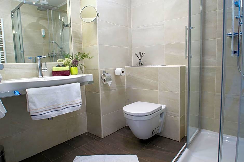 College Garden Hotel