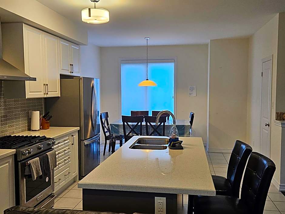 Beautiful New Townhouse in Quiet Neighbourhood