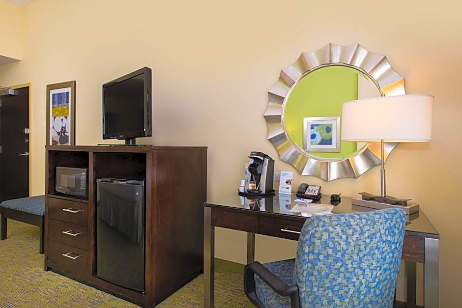Holiday Inn Express and Suites Dickson City By IHG