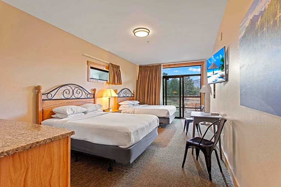 Coyote Mountain Lodge