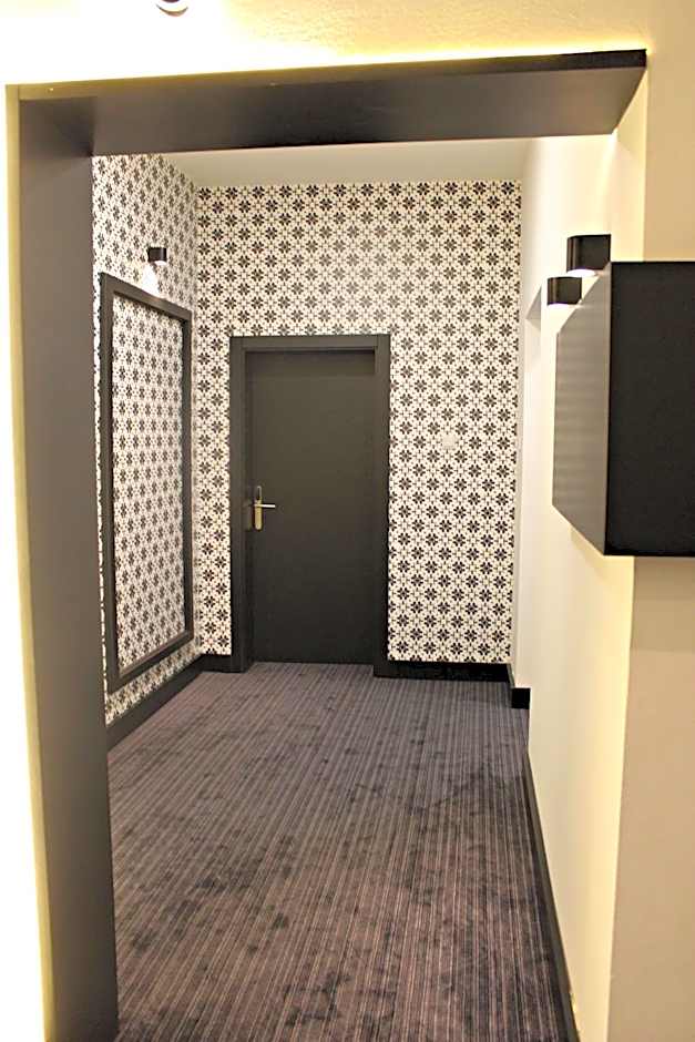 Hotel Story