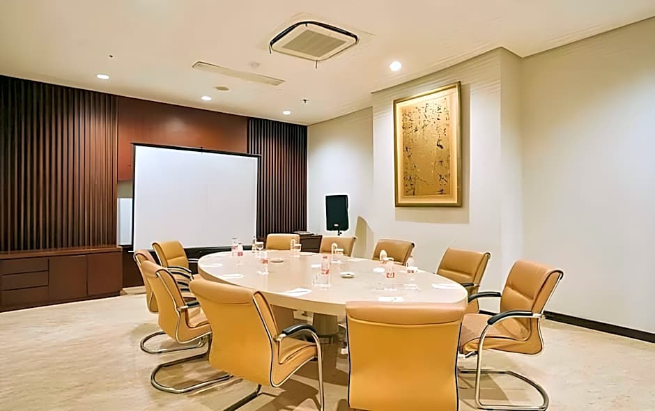 Horison Ultima Ratu Serang