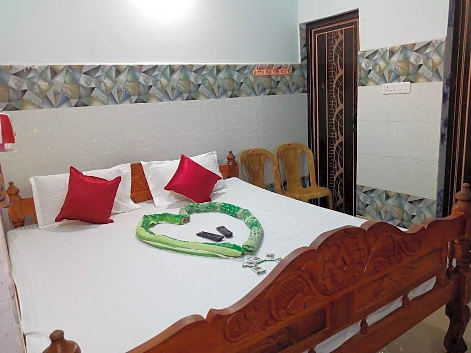 Goroomgo Pranab Sadan Near Golden Beach Swargadwar Puri