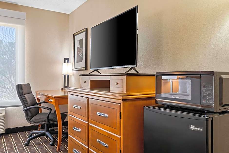 Days Inn by Wyndham Black River Falls