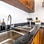 L301 1Bdrm 1bath fits 6 AC Rooftop views