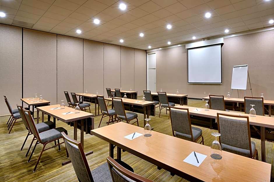 Courtyard by Marriott Charlotte Airport LoSo