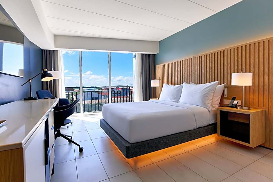 Foto 1 di 6 di 1 Queen Bed, Accessible