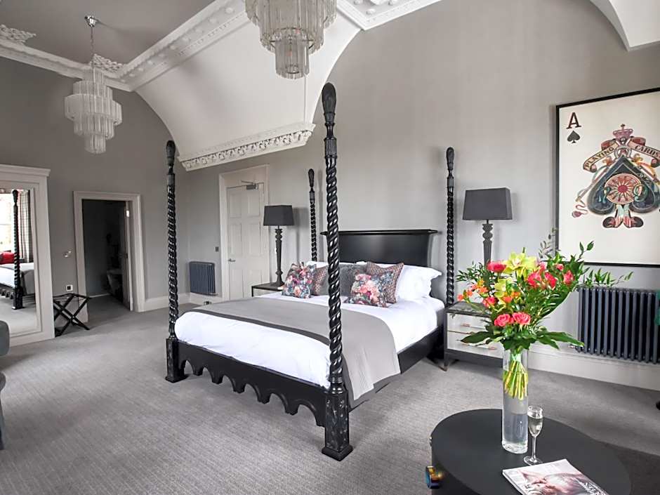 The Meadowpark Bar, Kitchen & Rooms