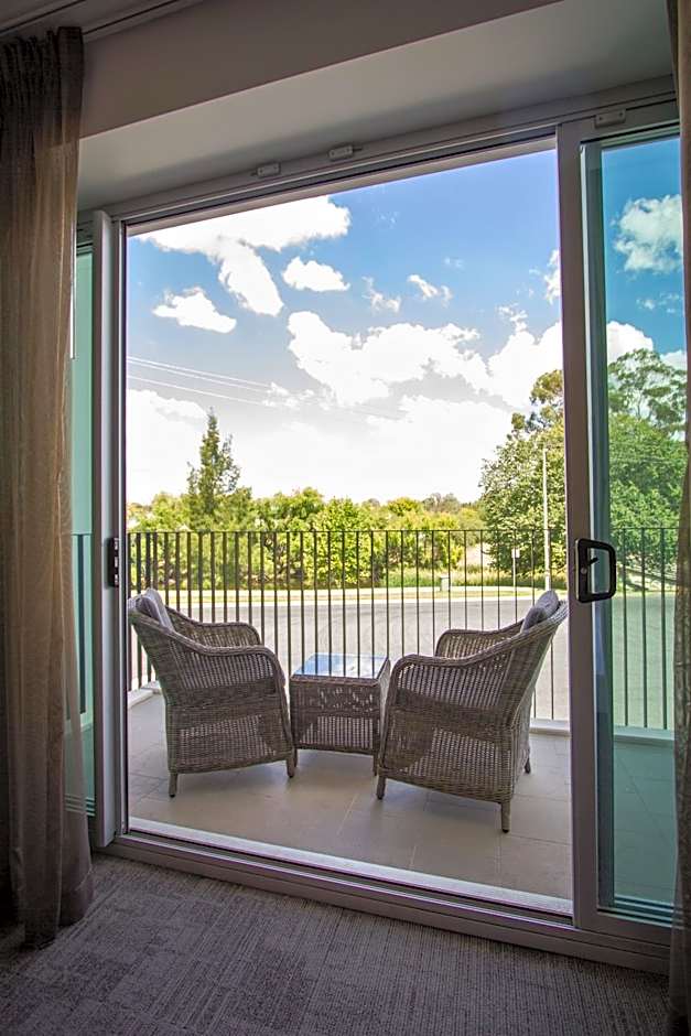 Young Federation Motor Inn and Services Club