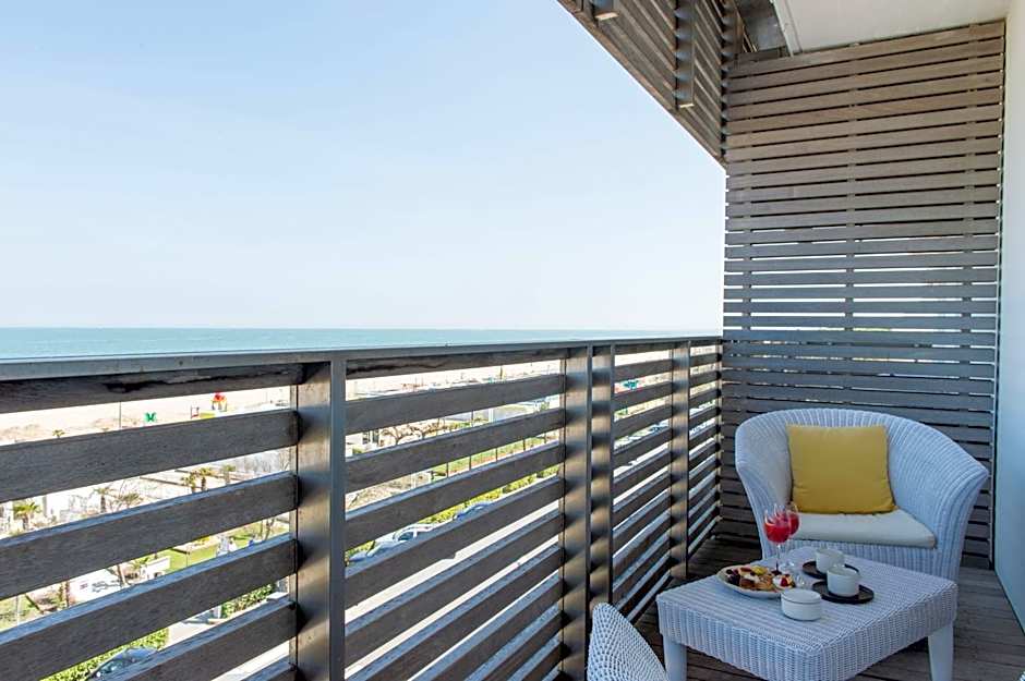 Kiss Beachfront Hotel & Restaurant