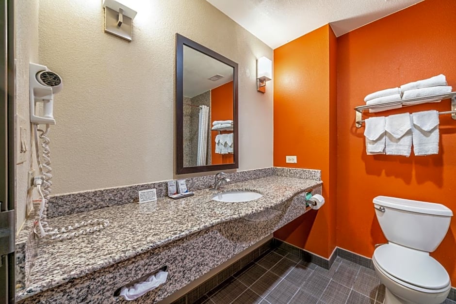 Restwell Inn & Suites I-45 North