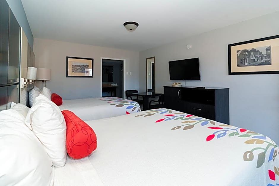 Photo 1 of 1 of 1 Queen Bed, Smoking