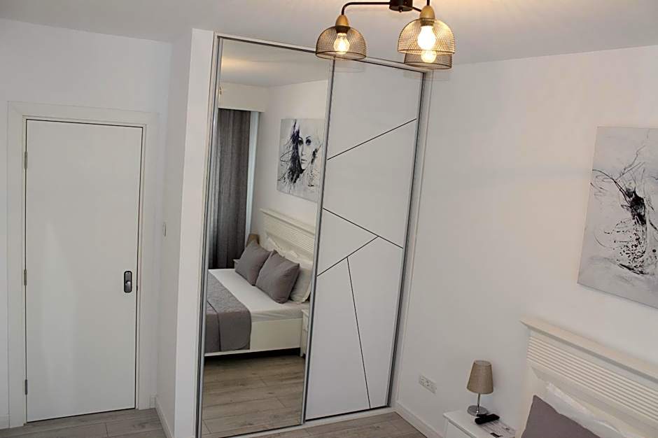 Luxury City Center Apartment – Romana