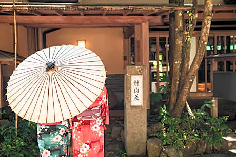 AKARI et KAORI formerly Taizanso