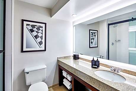 Executive Room, 2 Queen Beds (Mobility Accessible, Roll-In Shower) (2 Queen Beds)