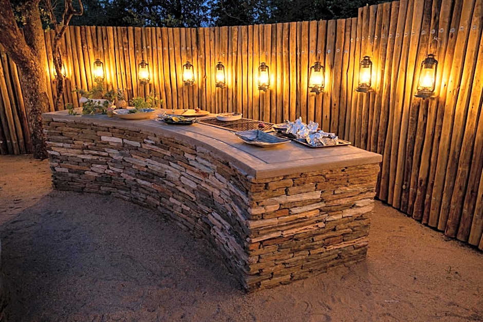 Safari Moon Luxury Bush Lodge