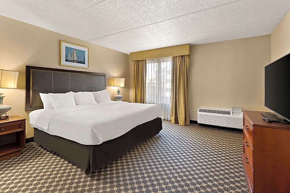 Hotel RL Cleveland Airport West