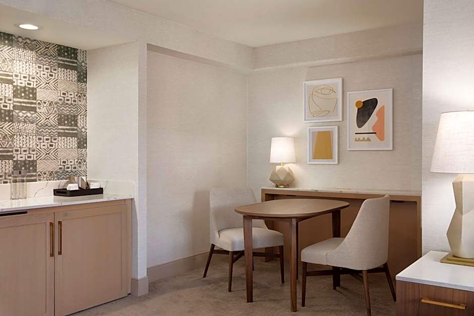 Hilton Santa Monica Hotel & Suites