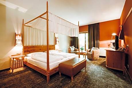 Double Room with Balcony and Garden View