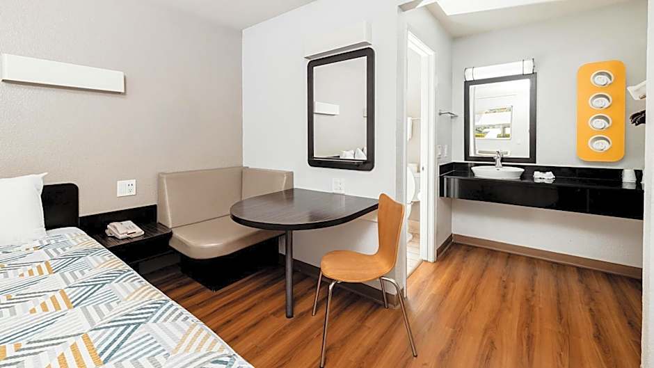 Motel 6 Ontario Airport