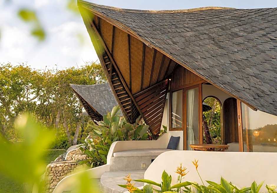 Kini Resort - Luxury Beachfront Bamboo Resort