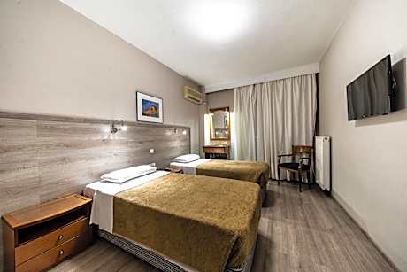 Family Room (2 Adults + 2 Children)