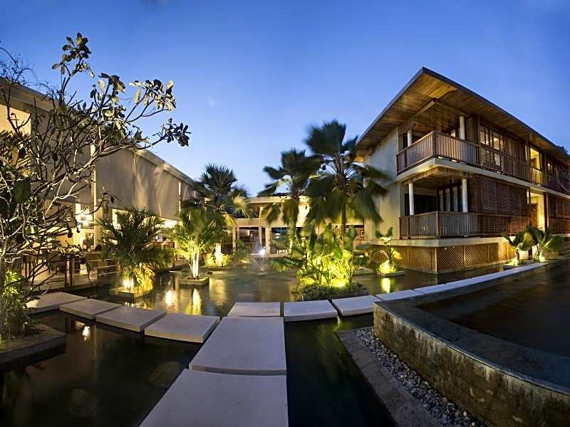 Dhevatara Beach Hotel