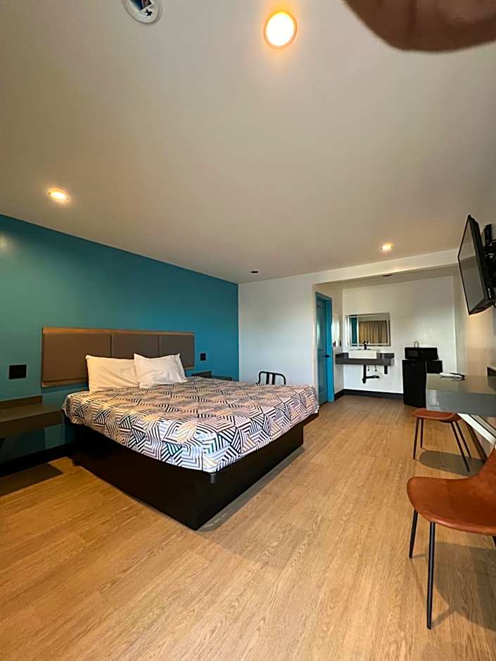 Palm Inn - Newly Renovated Rooms