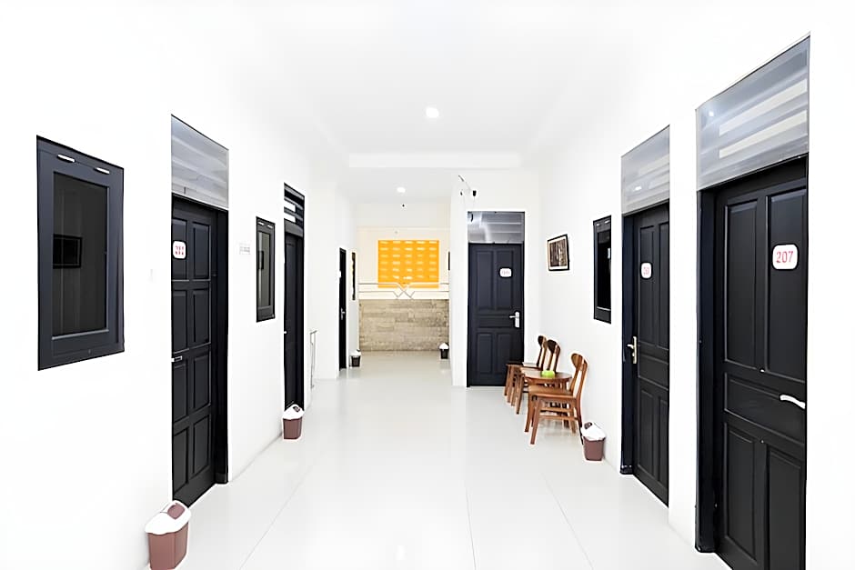 Reddoorz Syariah near Solo Square Mall