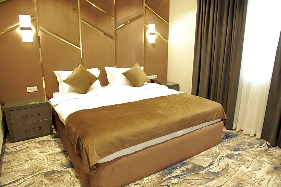 UNIQUE HOTEL