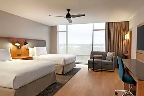 2 Queen Beds 1 Bedroom Suite Water View